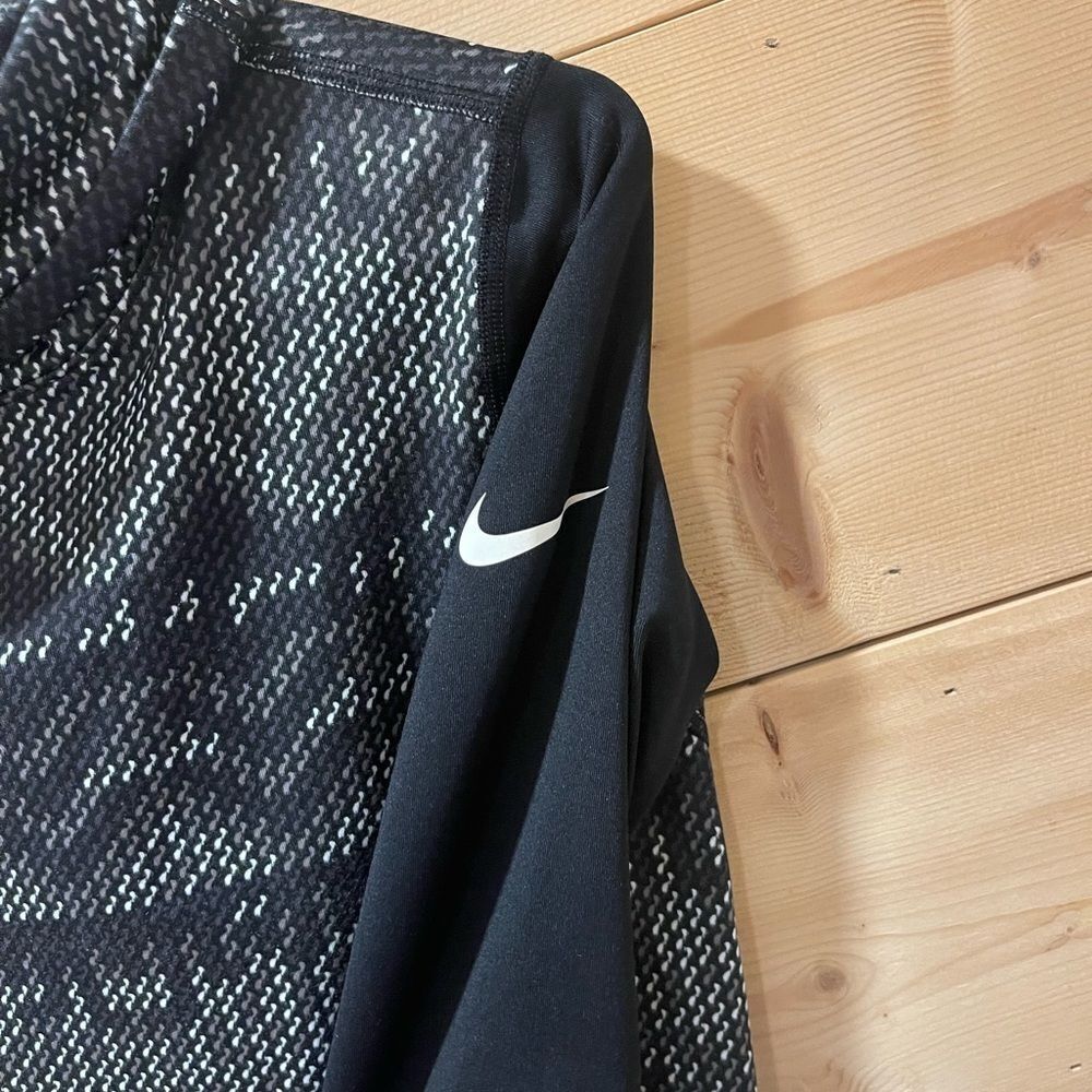 Nike Women’s Dri-Fit Sweatshirt Medium - Picture 3 of 5